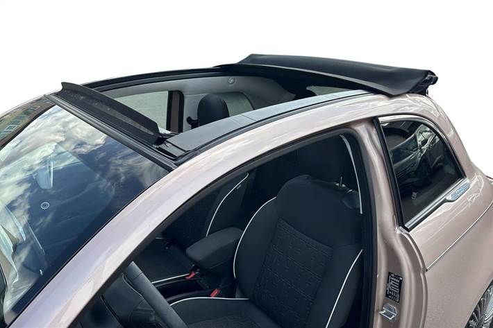 Pink Fiat 500e fra 2023