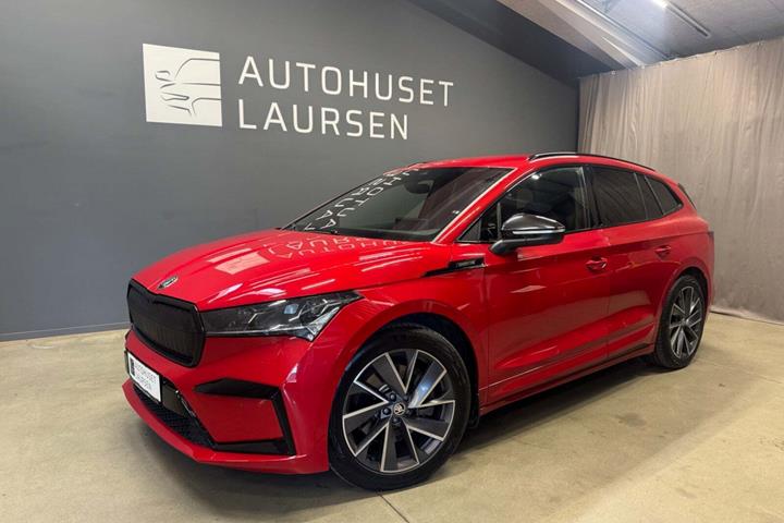 Rød Skoda Enyaq fra 2021 set udefra