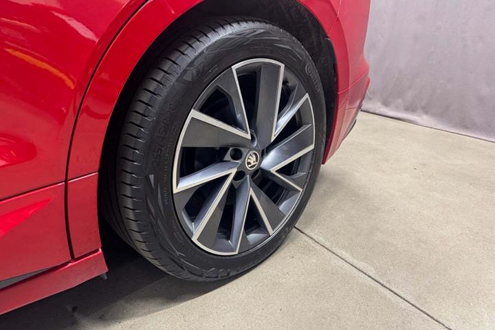 Rød Skoda Enyaq fra 2021