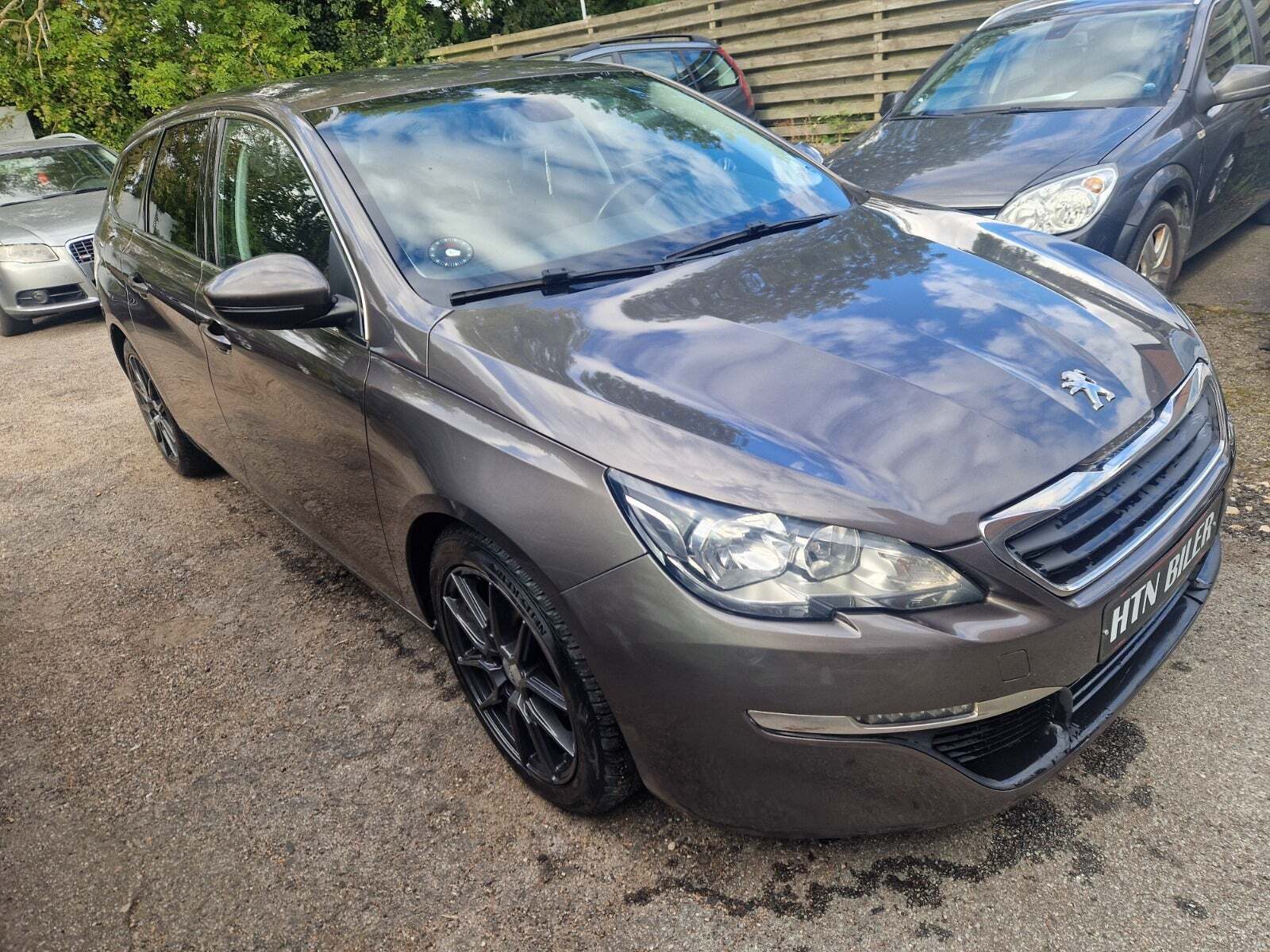 Brun Peugeot 308 fra 2015