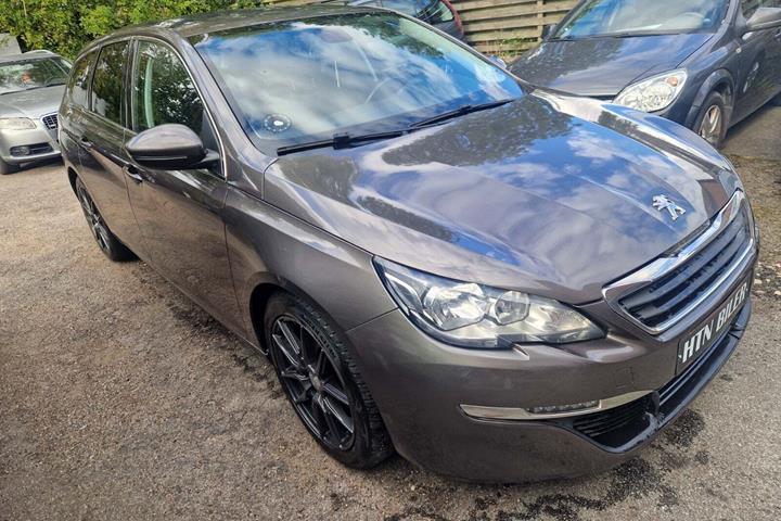 Brun Peugeot 308 fra 2015