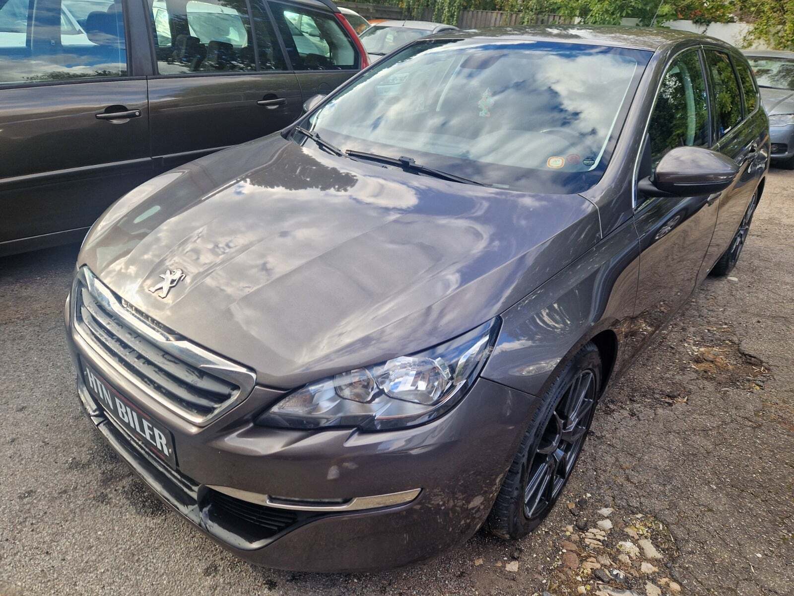 Brun Peugeot 308 fra 2015