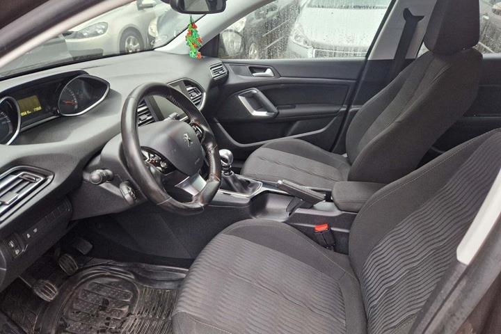Brun Peugeot 308 fra 2015
