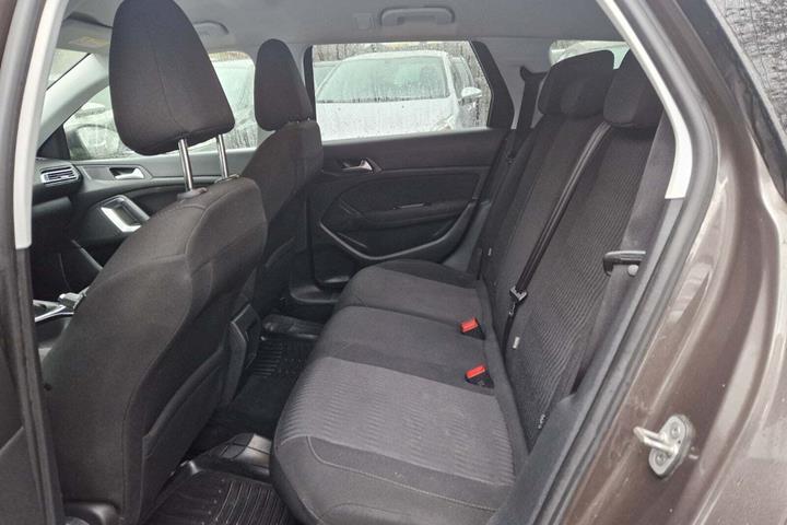 Brun Peugeot 308 fra 2015