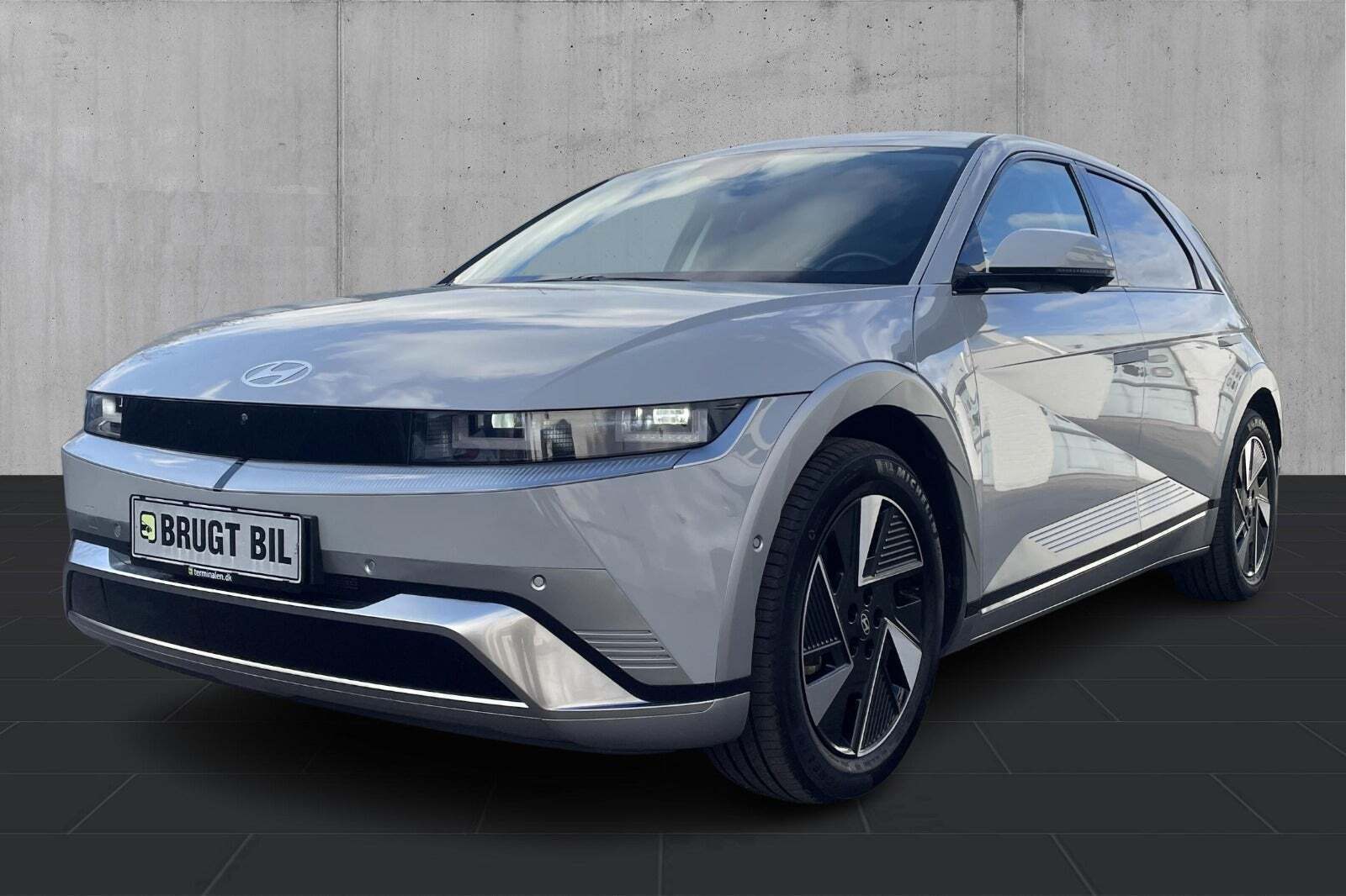 Grå Hyundai Ioniq 5 fra 2025