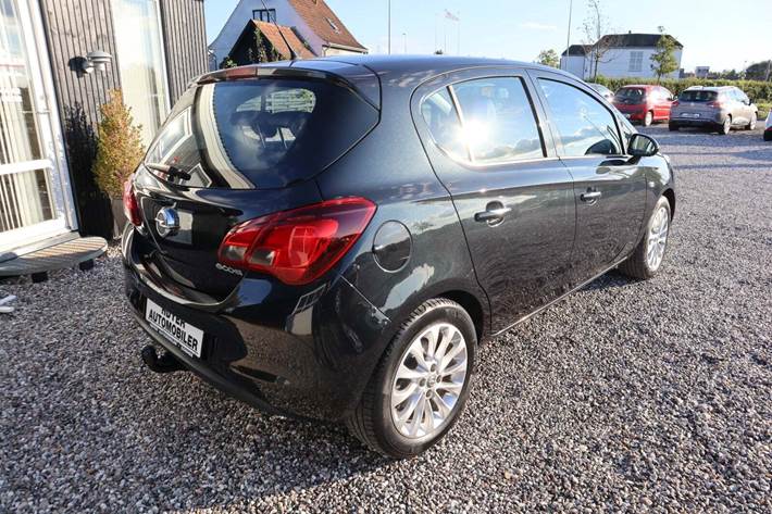 Sort Opel Corsa fra 2015
