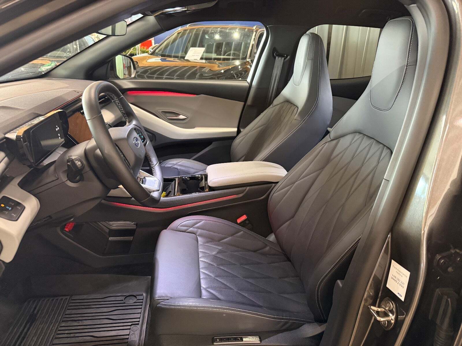 Grå Ford Explorer fra 2024