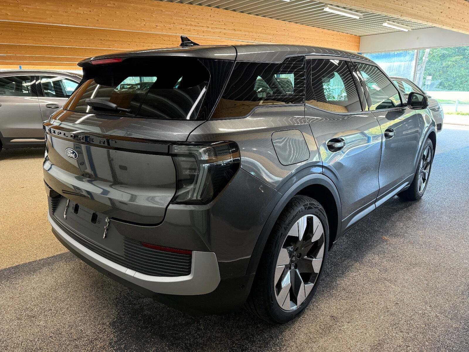 Grå Ford Explorer fra 2024