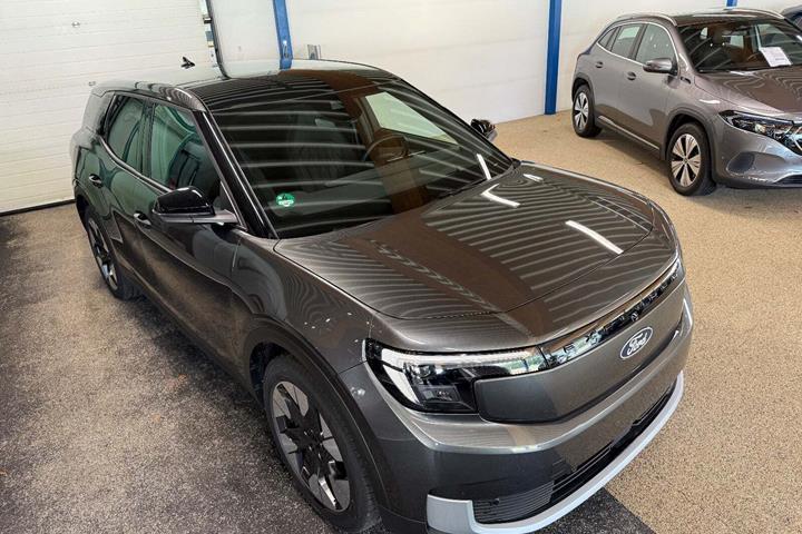 Grå Ford Explorer fra 2024