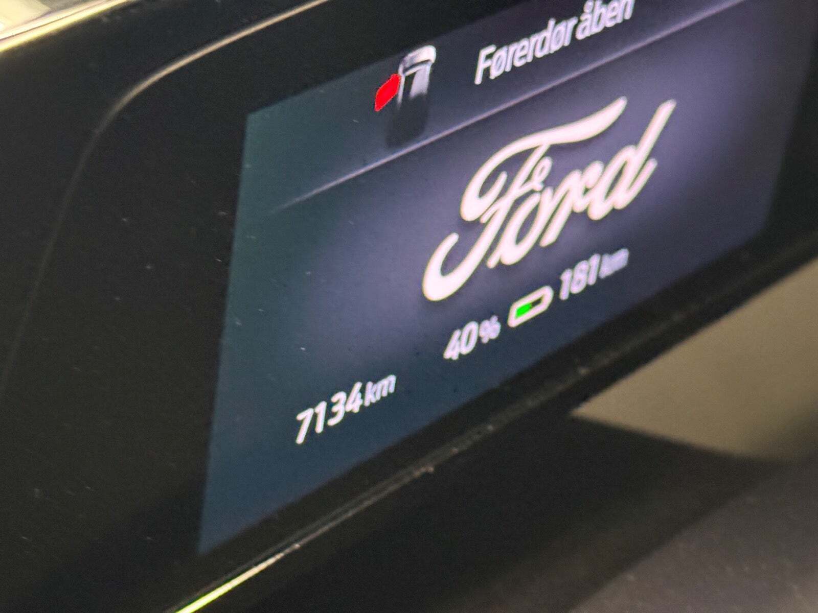Grå Ford Explorer fra 2024
