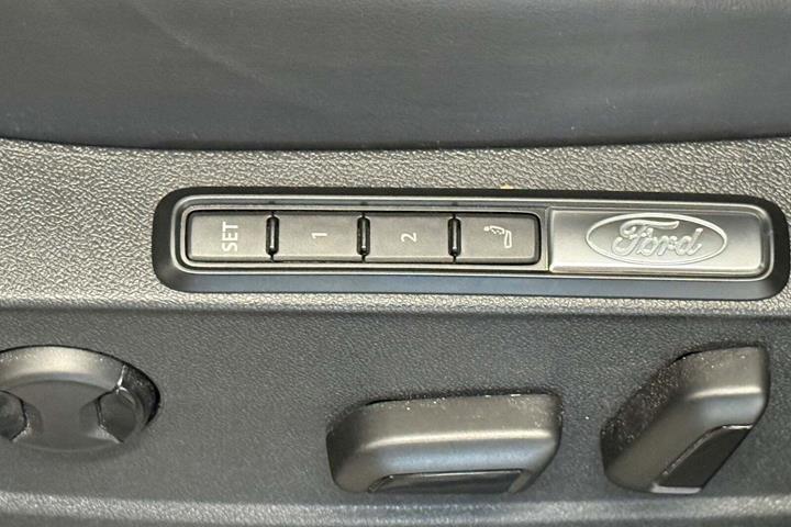 Grå Ford Explorer fra 2024