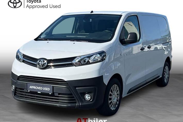 Hvid Toyota ProAce fra 2023 set udefra