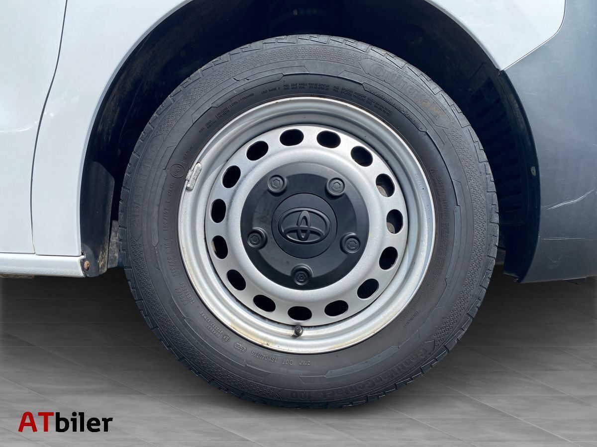 Hvid Toyota ProAce fra 2023