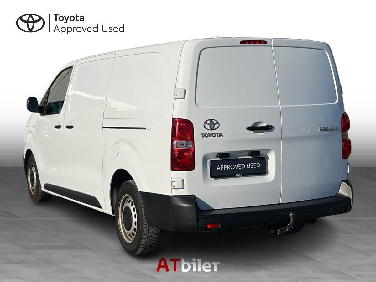 Hvid Toyota ProAce fra 2020