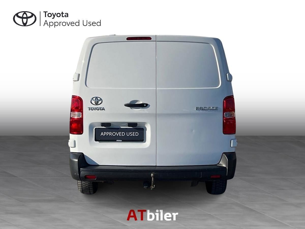 Hvid Toyota ProAce fra 2020