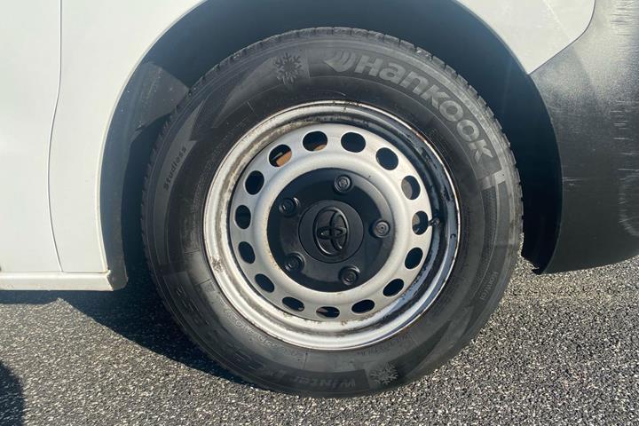 Hvid Toyota ProAce fra 2020