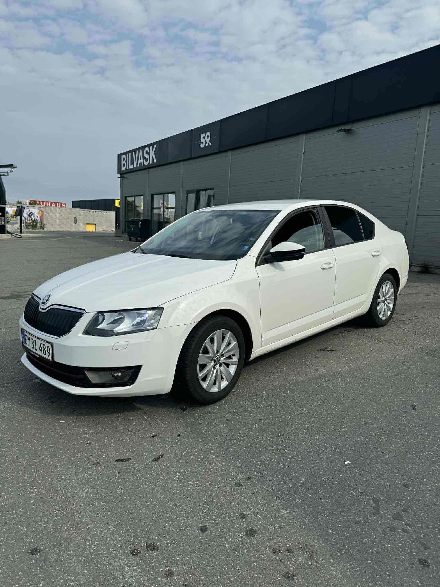 Hvid Skoda Octavia fra 2014