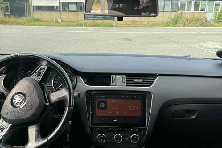 Hvid Skoda Octavia fra 2014