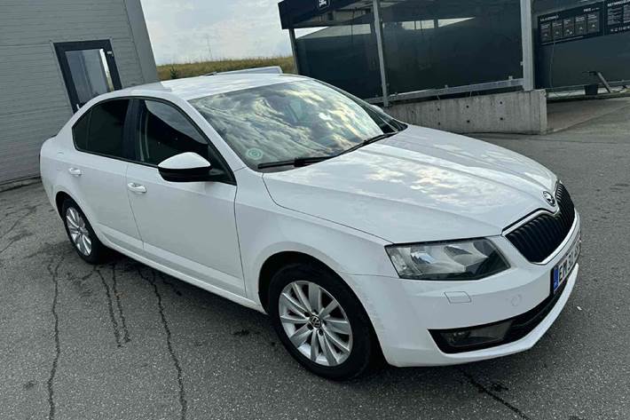 Hvid Skoda Octavia fra 2014