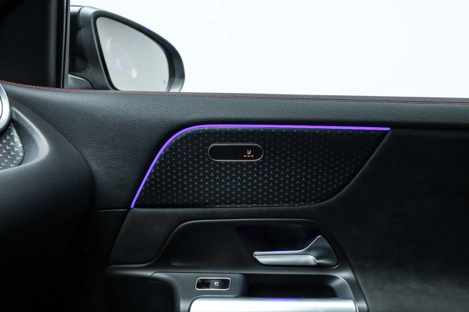 Sort Mercedes EQA350 fra 2025