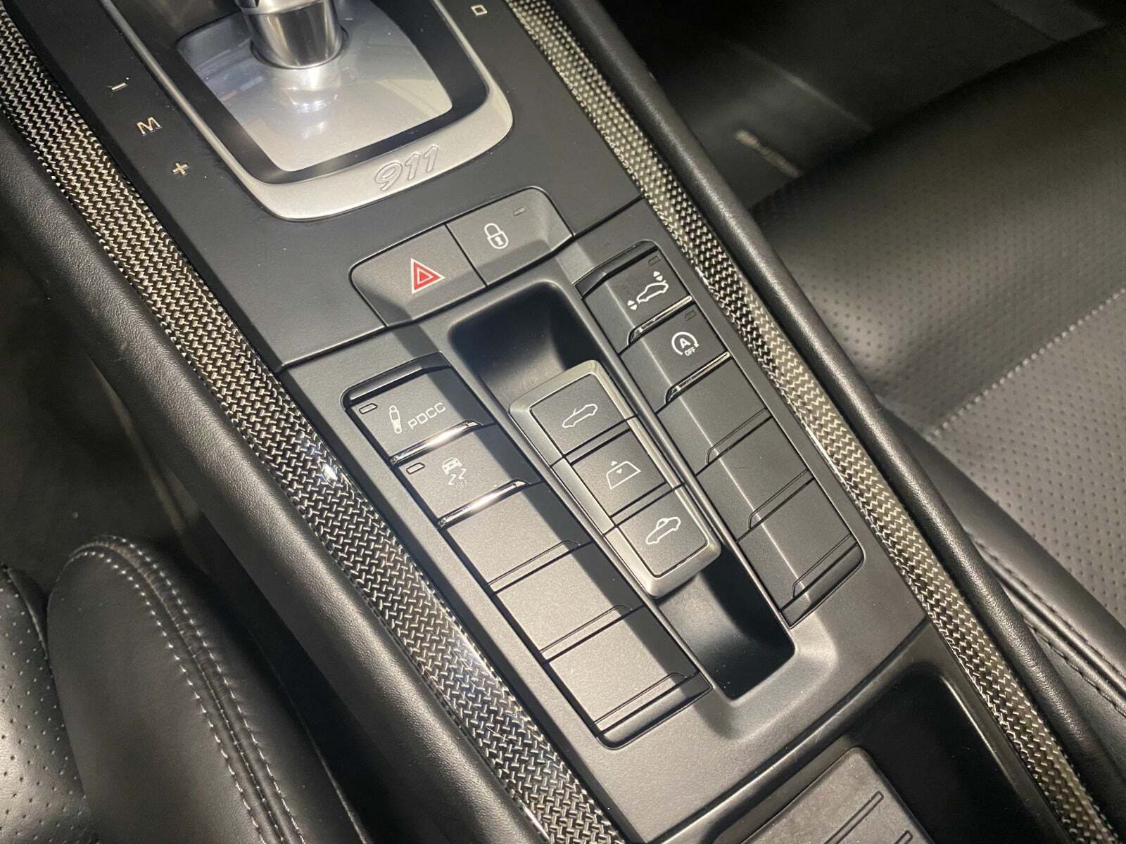 Sølv Porsche 911 Turbo S fra 2016