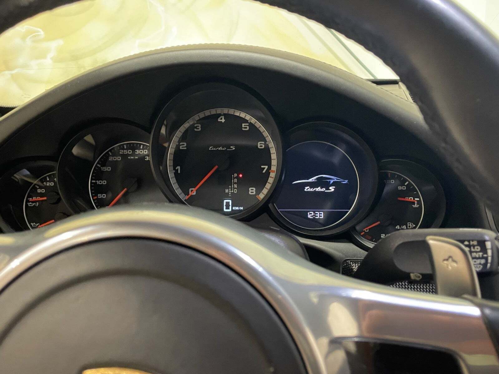 Sølv Porsche 911 Turbo S fra 2013