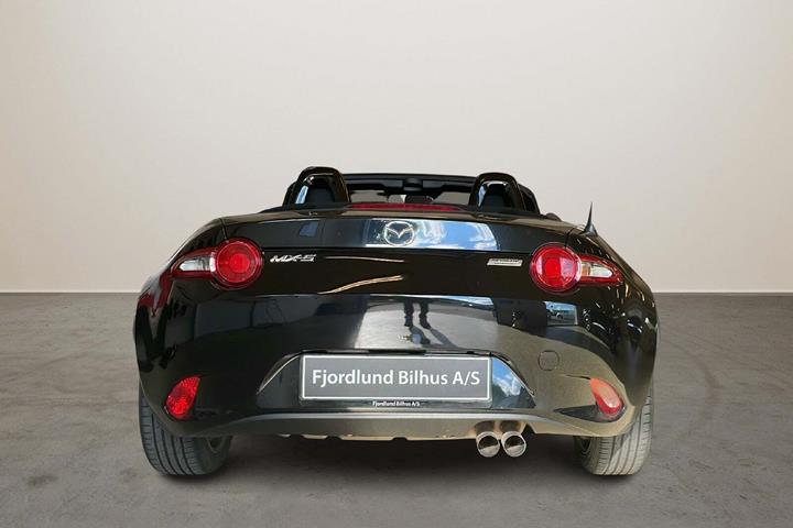 Sort Mazda MX-5 fra 2015