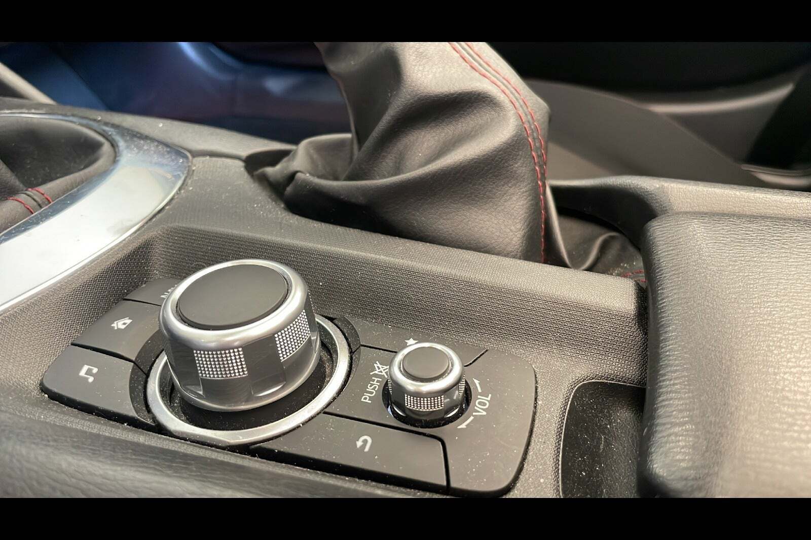 Sort Mazda MX-5 fra 2015