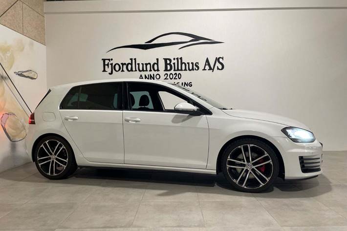 Hvid VW Golf VII fra 2013