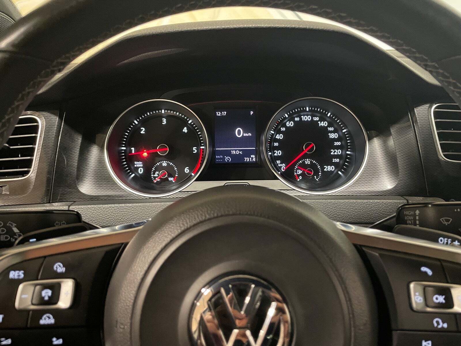 Hvid VW Golf VII fra 2013