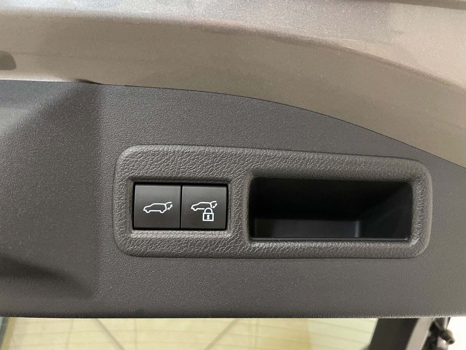 Grå Toyota BZ4X fra 2023