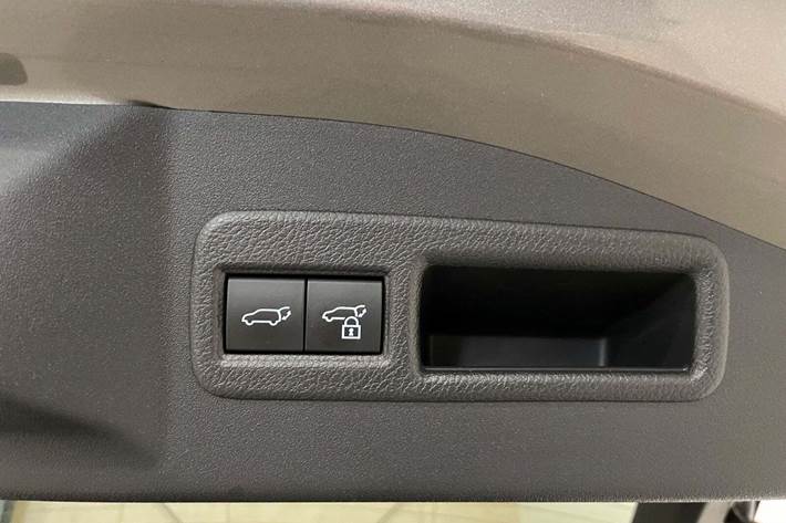 Grå Toyota BZ4X fra 2023