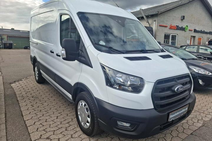 Hvid Ford Transit 350 L2 Van fra 2023 set udefra