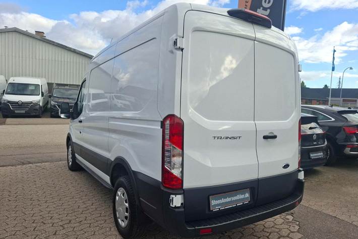 Hvid Ford Transit 350 L2 Van fra 2023 set udefra