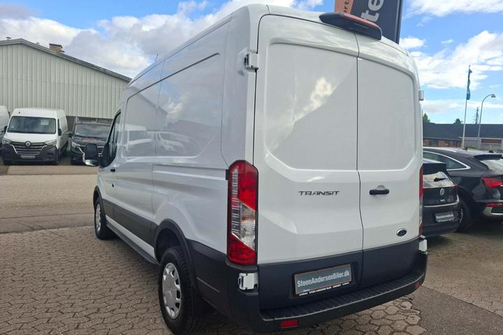 Hvid Ford Transit 350 L2 Van fra 2023 set udefra