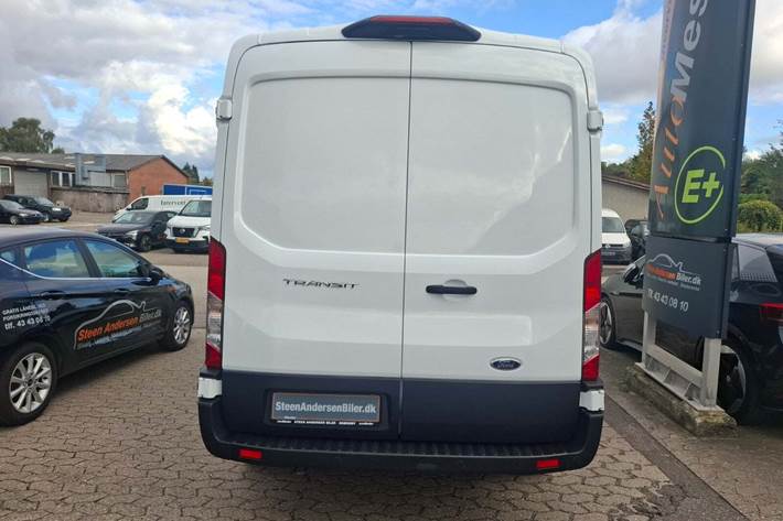 Hvid Ford Transit 350 L2 Van fra 2023 set udefra