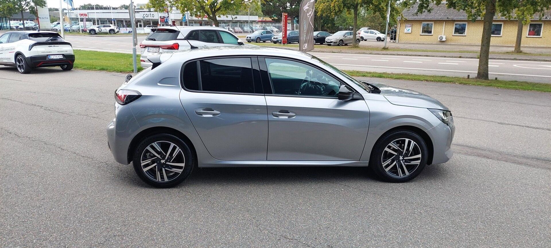 Peugeot 208 1,2 PureTech Allure Pack 100HK 5d 6g