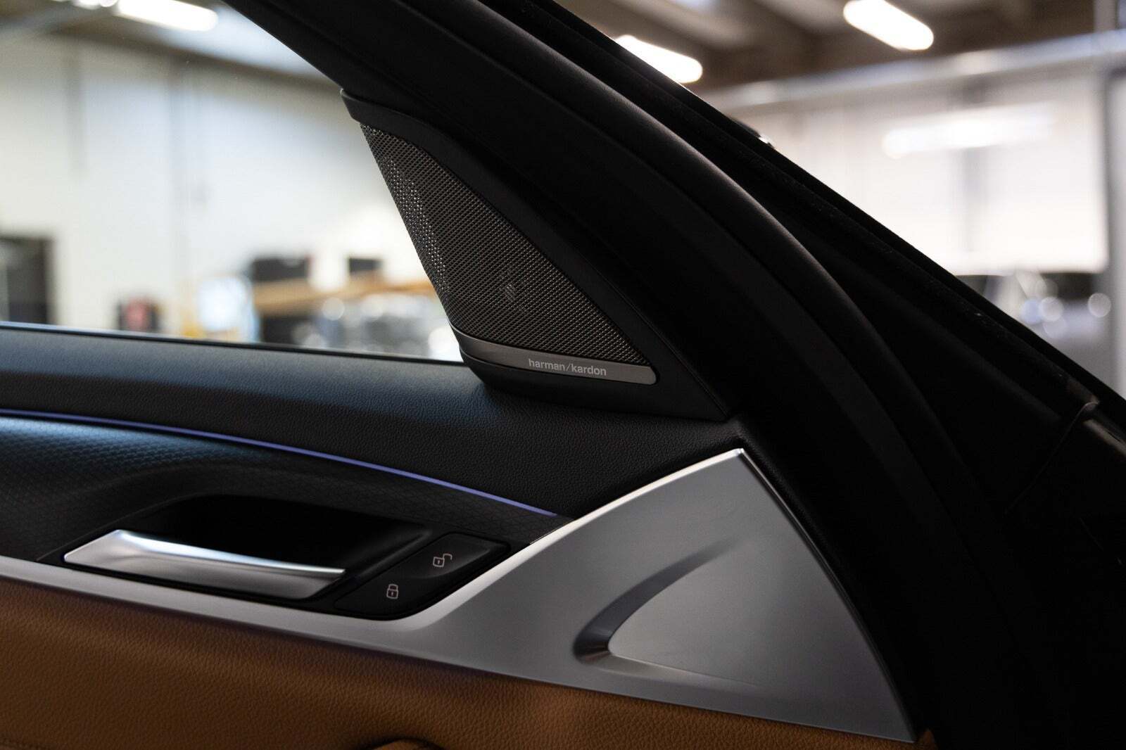 Sort BMW 545e fra 2021