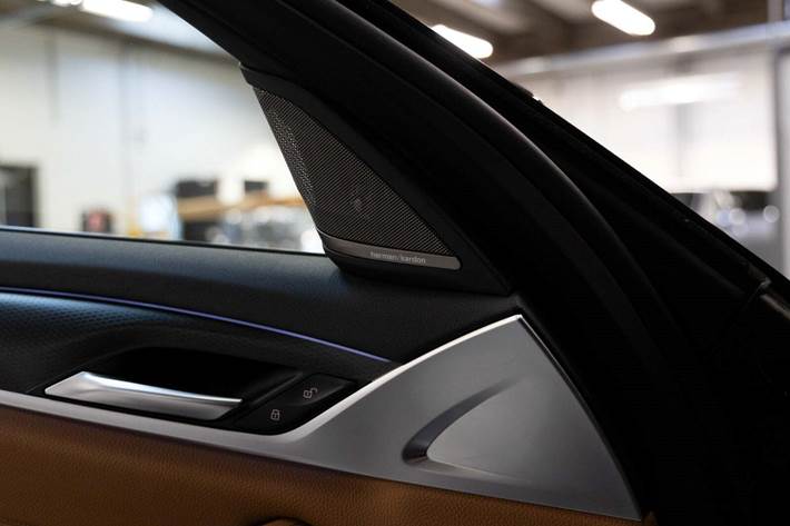 Sort BMW 545e fra 2021