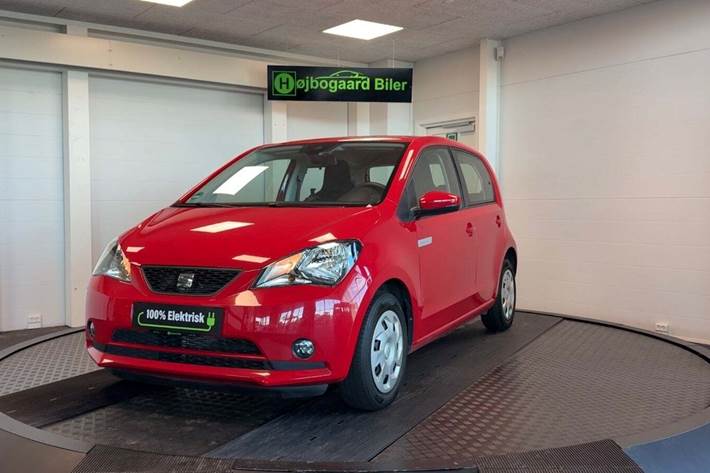 Rød Seat Mii fra 2021 set udefra