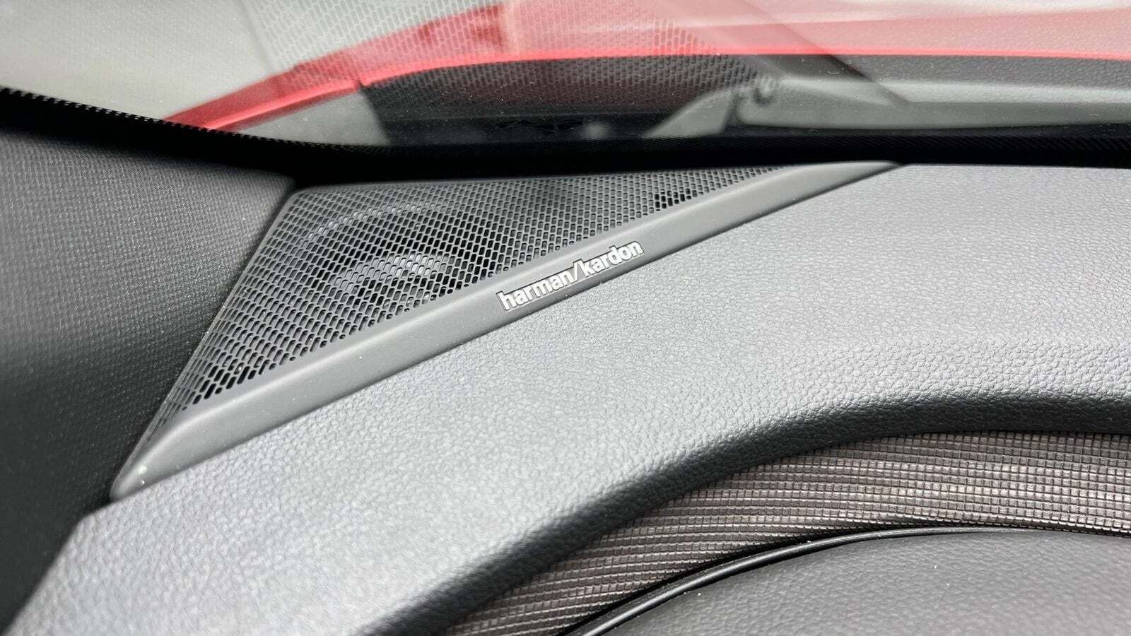 Rød Renault Megane E-Tech fra 2023