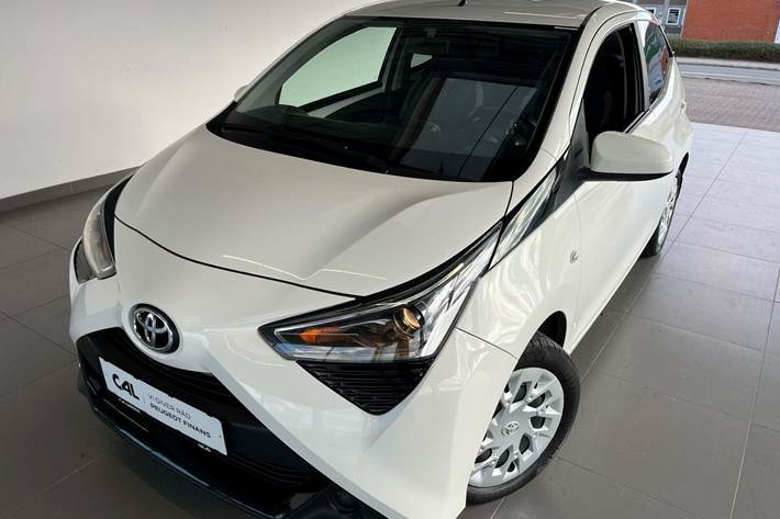 Hvid Toyota Aygo fra 2019