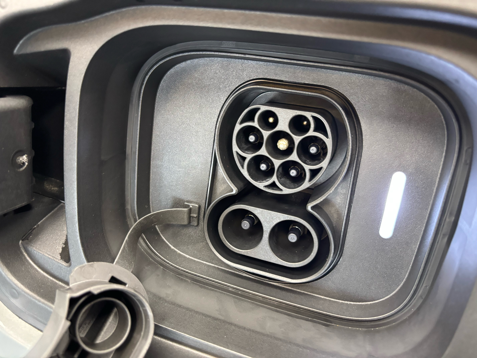 Grå Volvo EX90 fra 2025