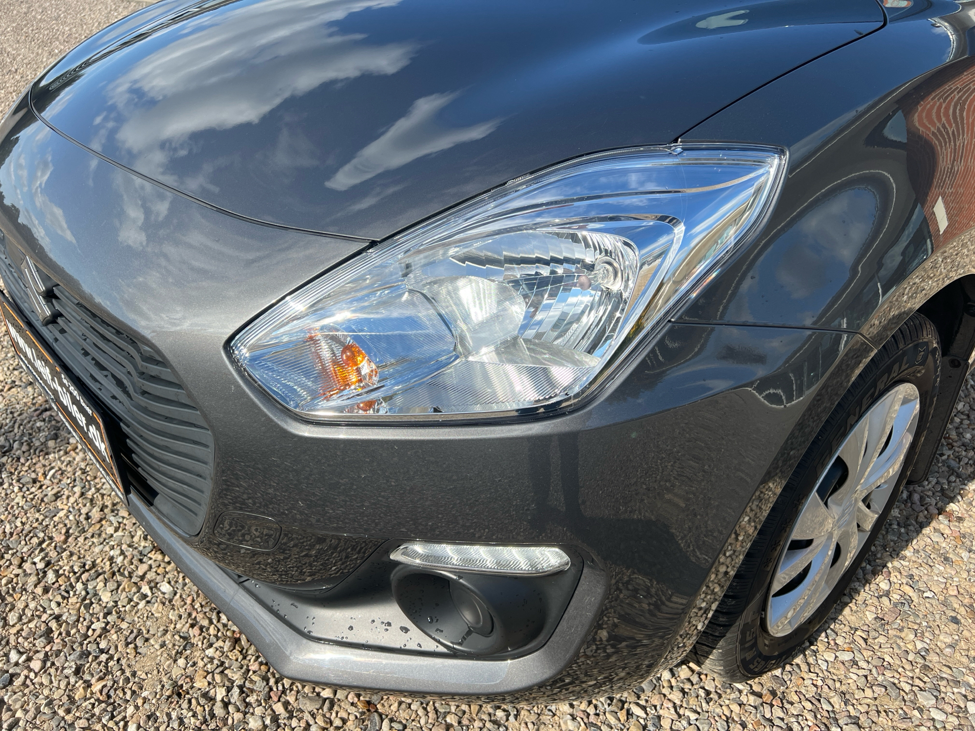 Grå Suzuki Swift fra 2018