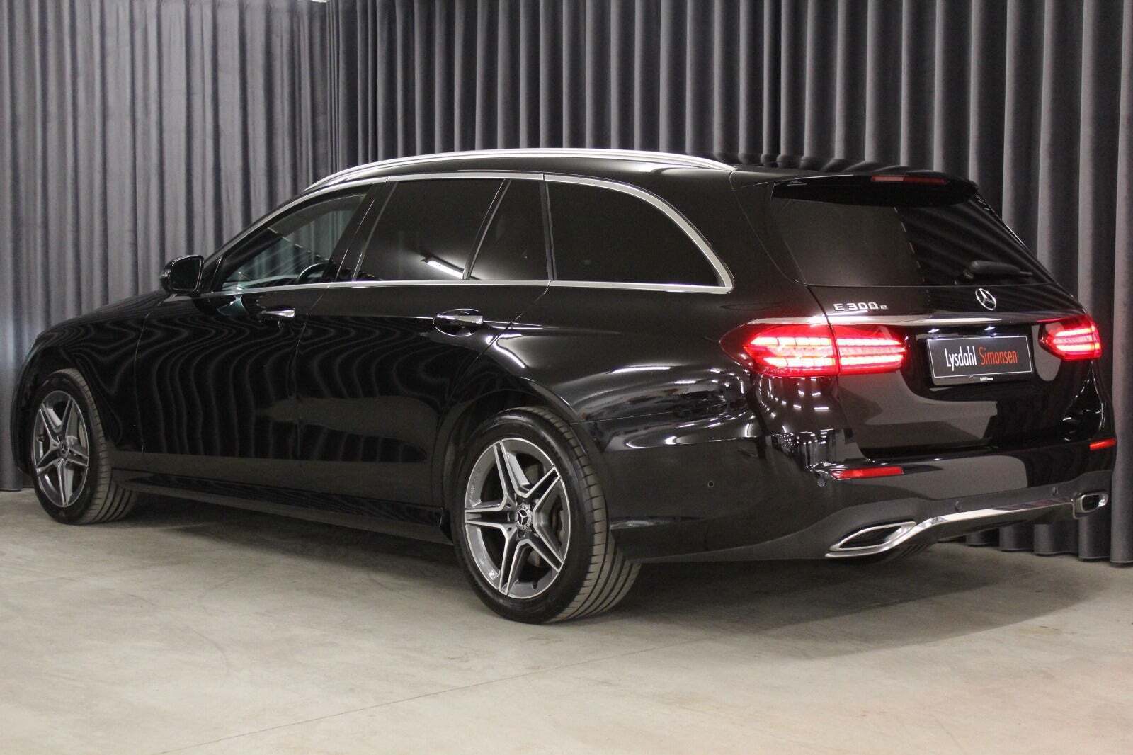 Mercedes E300 e 2,0 AMG Line stc. aut.