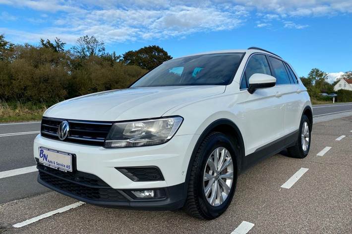 Hvid VW Tiguan fra 2018 set udefra