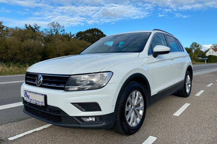 Hvid VW Tiguan fra 2018 set udefra