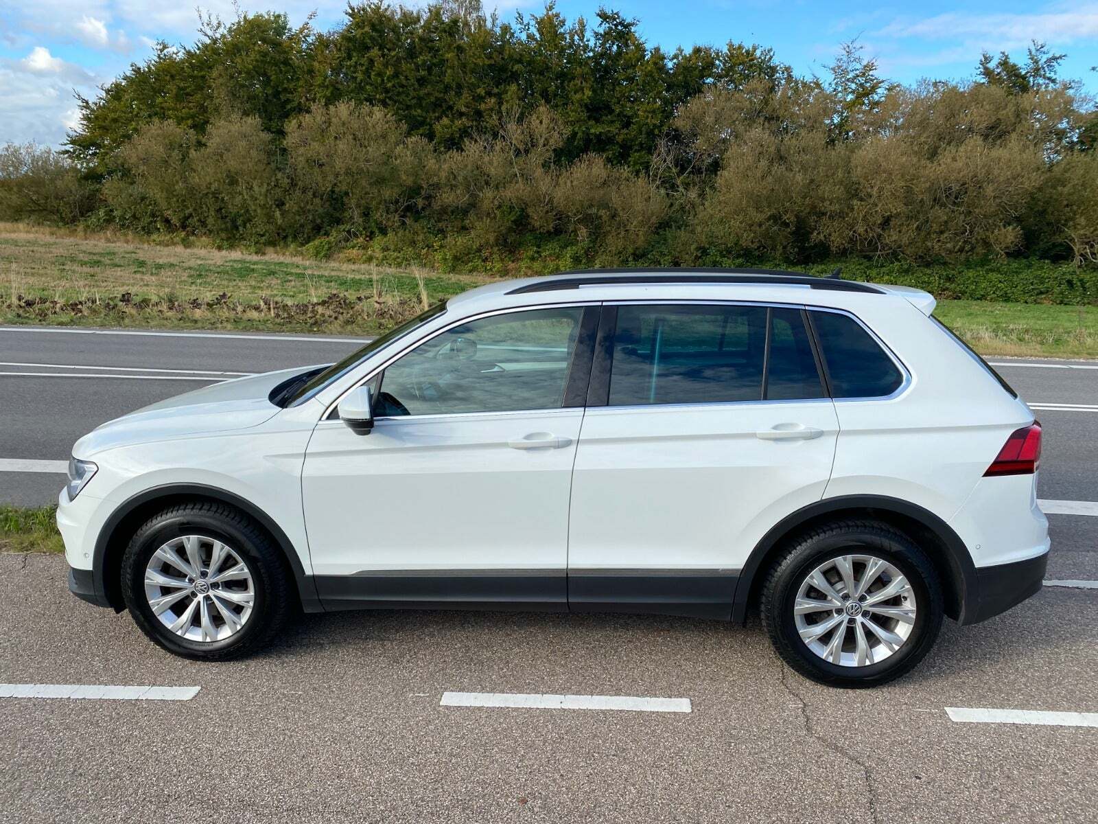 Hvid VW Tiguan fra 2018