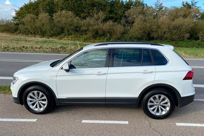 Hvid VW Tiguan fra 2018