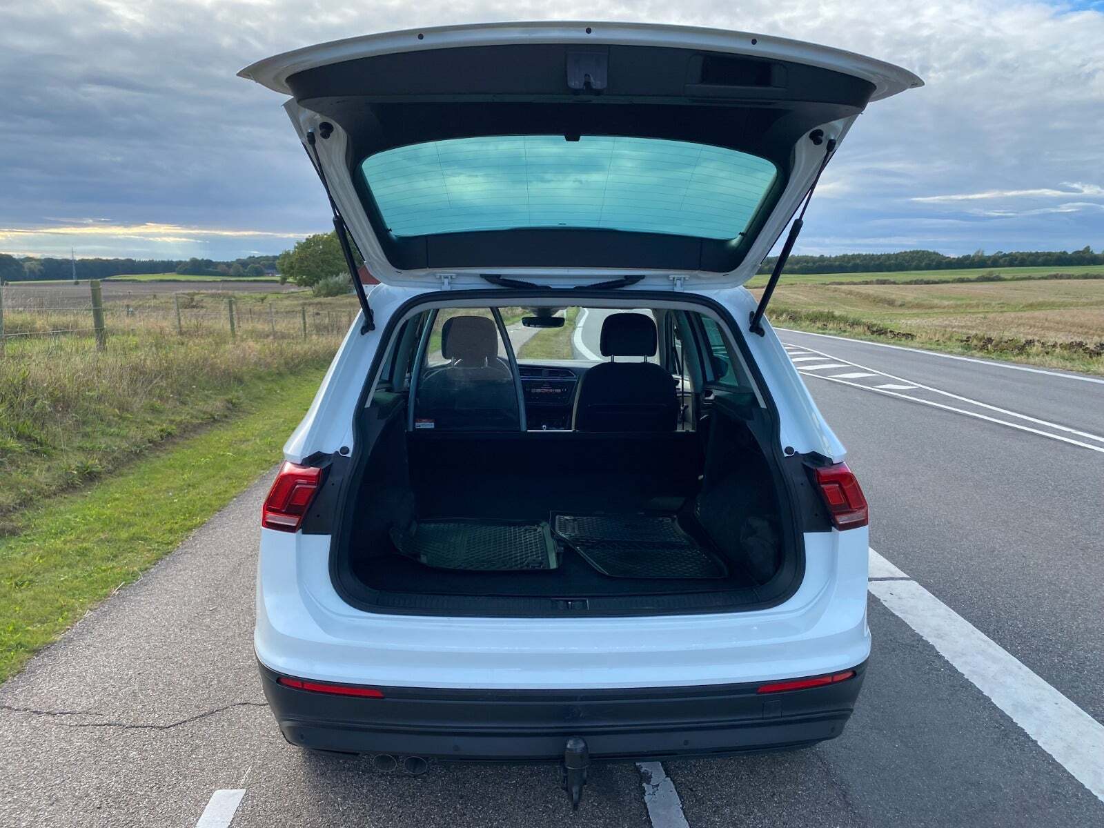 Hvid VW Tiguan fra 2018